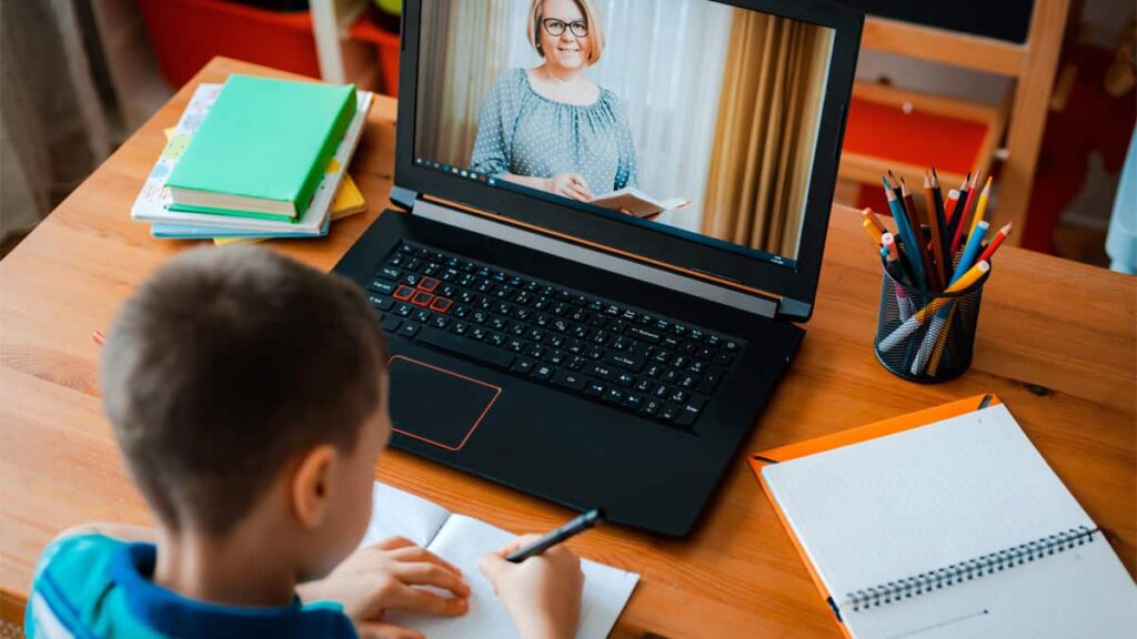 هارفارد-بزنس-ريفيو-التعليم-عن-بعد-في-ظل-الأزمات