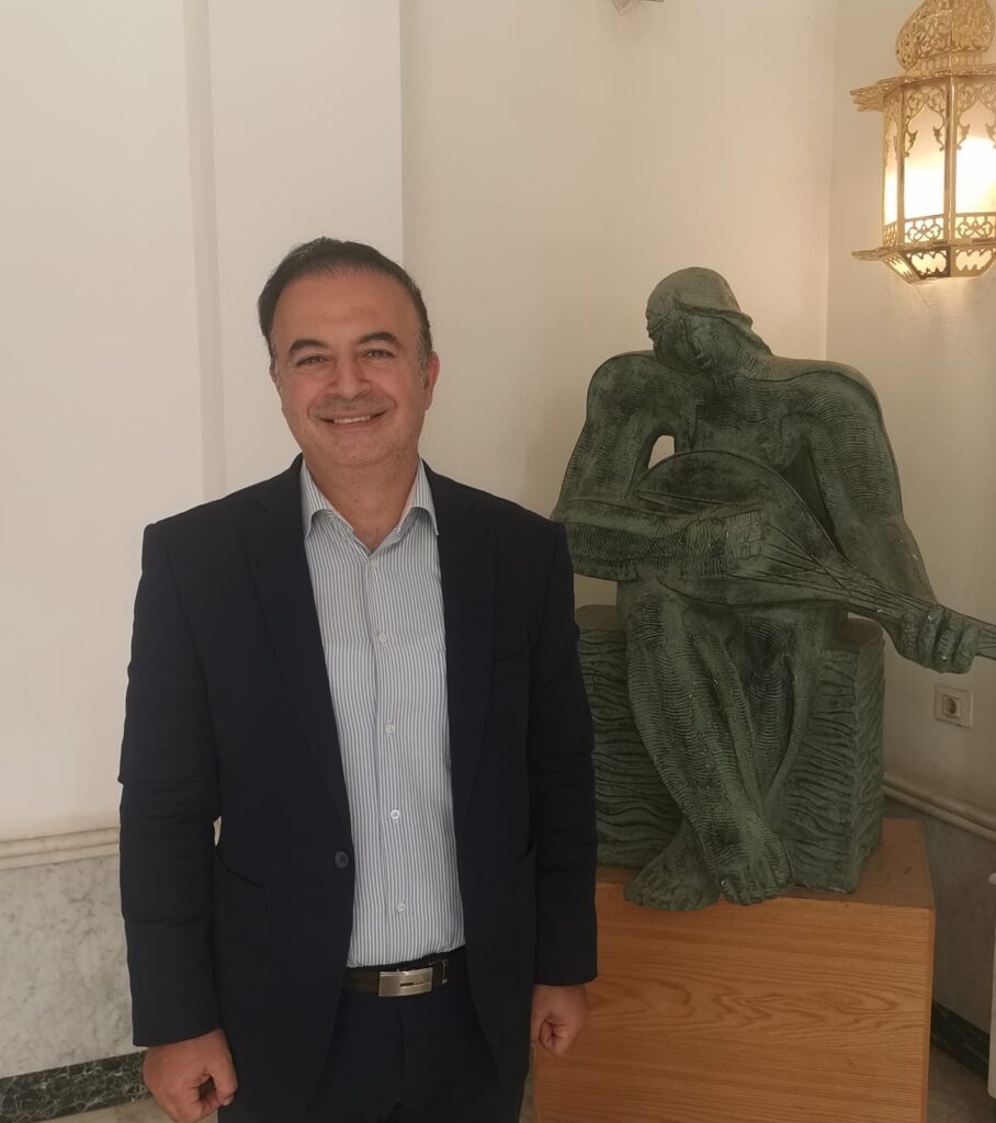 الدكتور أحمد يونس الباحث والمحلل السياسي لبنان