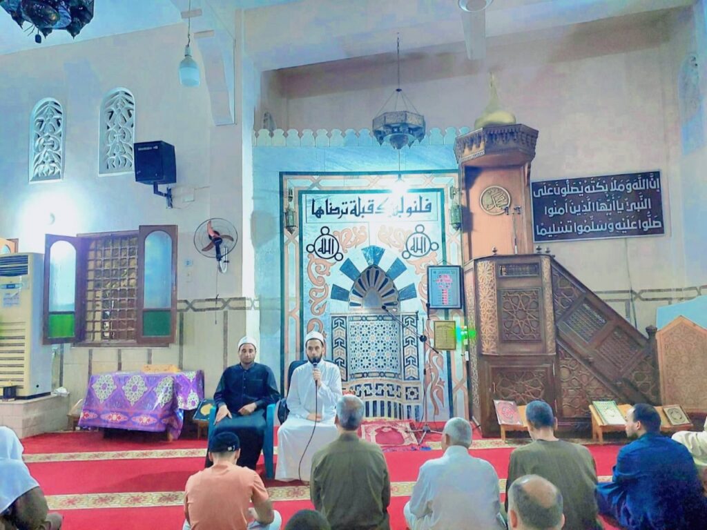 جانب من جلسة المناقشة في مسجد الرفاعي وسط العريش