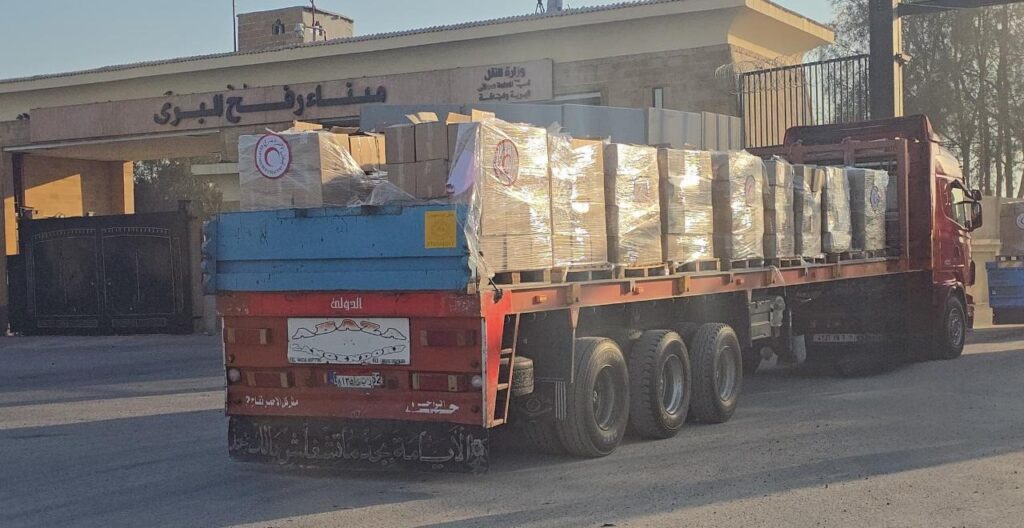جانب من دخول المساعدات اليوم عبر بوابة معبر رفح