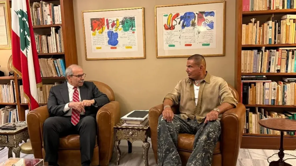 عمرو دياب يزور رئيس وزراء لبنان قبل حفله الضخم في بيروت