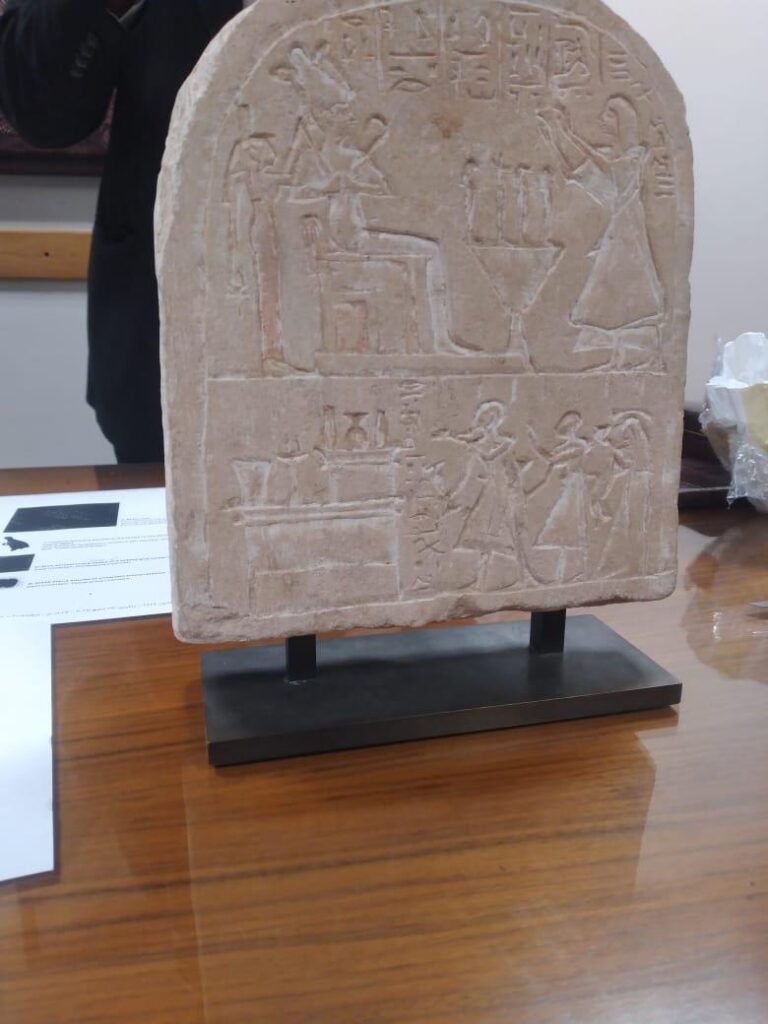 أحد القطع الأثرية