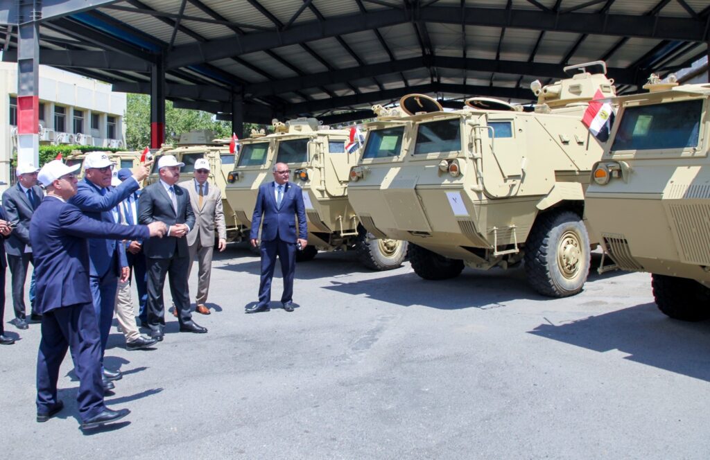 رئيس الهيئة العربية للتصنيع يتفقد خطوط إنتاج مصنع قادر للصناعات المتطورة