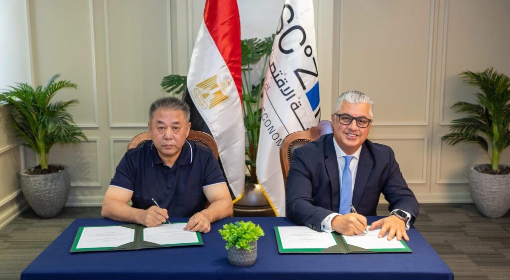 رئيس اقتصادية قناة السويس يوقع عقد إنشاء مصنع "تشانجتشو رامادا- Changzhou RAMADA" لصناعة المنسوجات بالقنطرة غرب