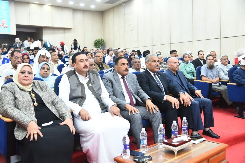 خلال تكريم محافظ مطروح اوائل الشهادات الثانوية العامة والأزهرية والفنية