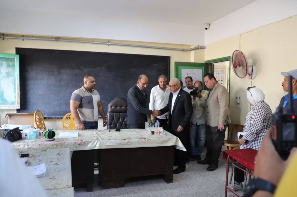 جانب من تفقد اللواء خالد مجاور محافظ شمال سيناء اللجان الانتخابية بالعريش