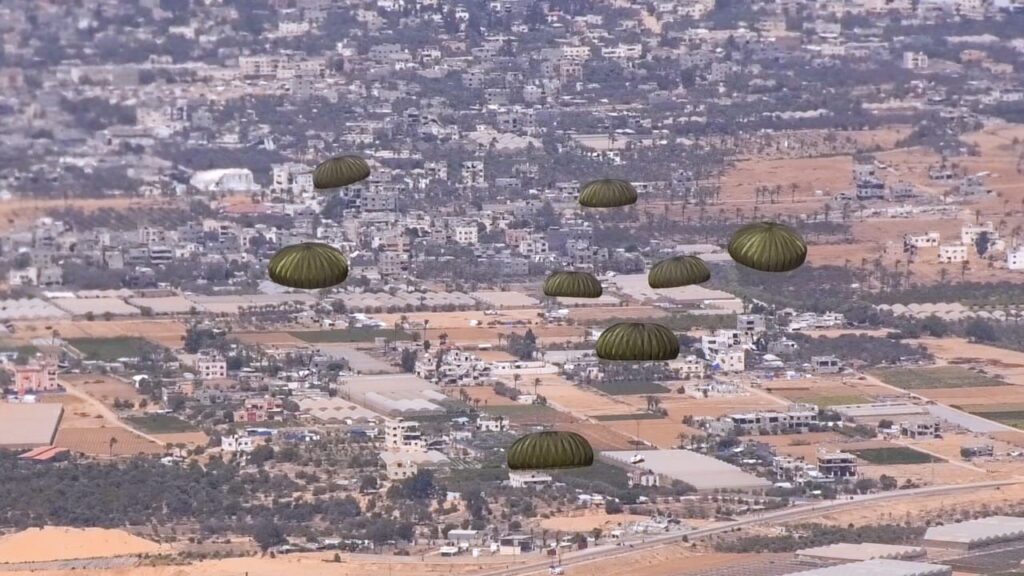 جانب من إسقاط المساعدات على قطاع غزة