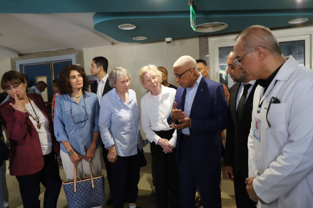 جانب من زيارة وفد الحكماء لمستشفى العريش العام