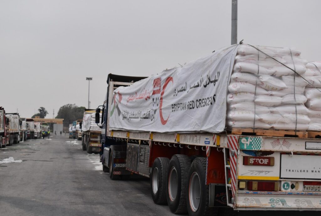 جانب من دخول أفواج الشاحنات اليوم عبر معبر رفح البري