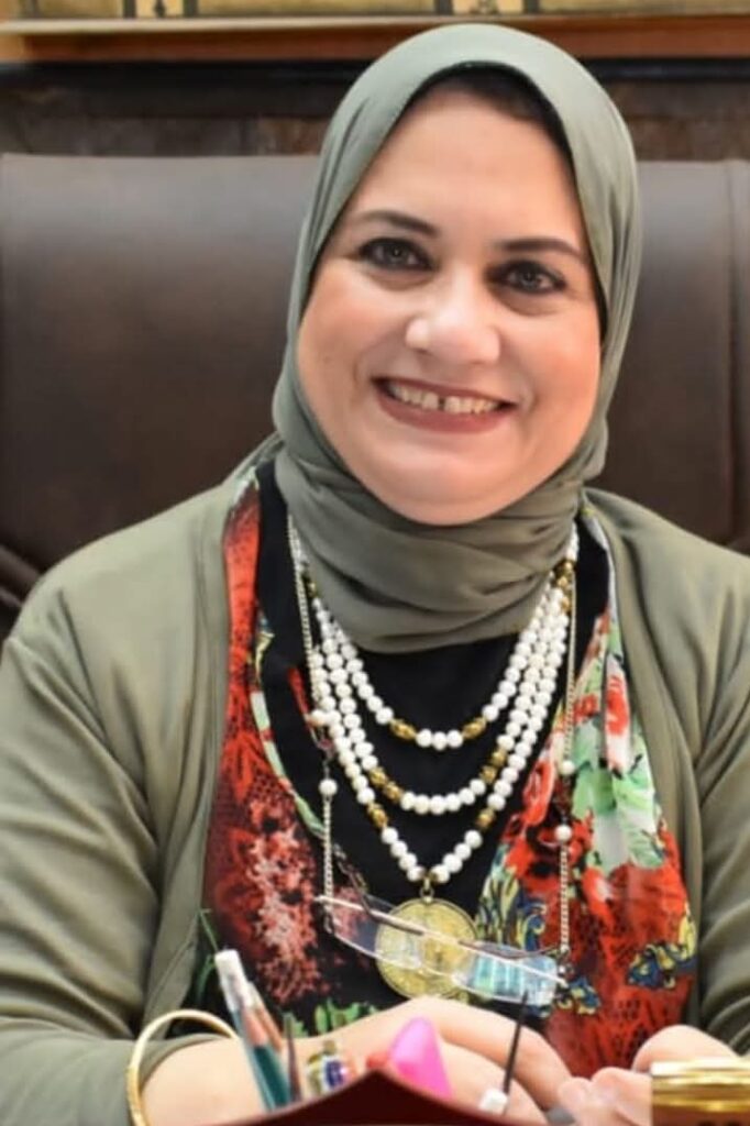 نادية فتحي وكيل وزارة التربية والتعليم بمطروح