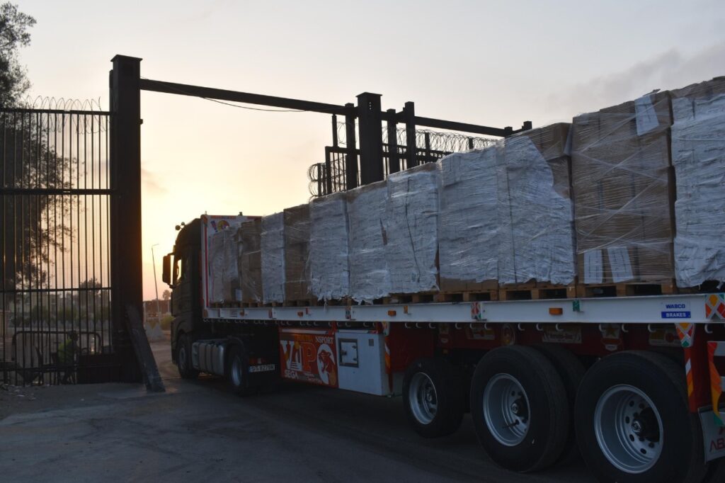 جانب من دخول القافلة الـ15 صباح اليوم عبر معبر رفح البري