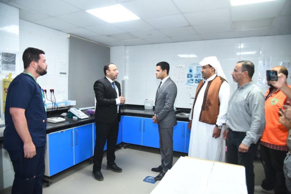 نائب محافظ مطروح خلال متابعة الخدمات الطبية بمستشفى النجيلة