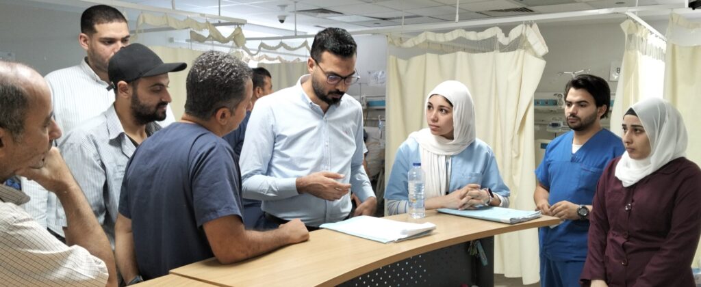 وفد من الهيئة العامة للتأمين الصحي خلال زيارتهم المنشآت الطبية بمطروح