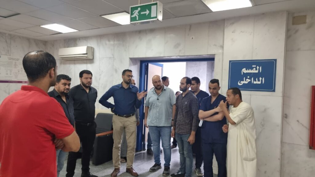وكيل وزارة الصحة بمطروح خلال متابعة الخدمات الطبية بالمنشآت الصحية