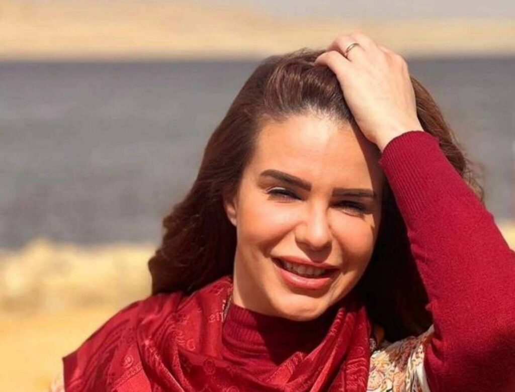 دنيا عبد العزيز