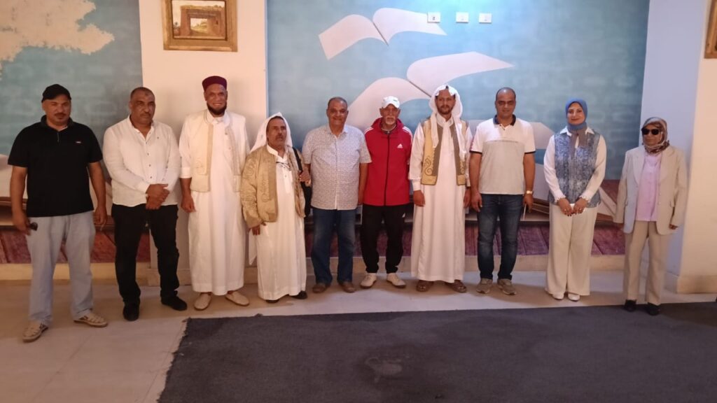 لجنة الحفاظ علي التراث الشعبي في محافظة مطروح خلال أمسية ثقافية بمكتبة مصر العامة بمطروح