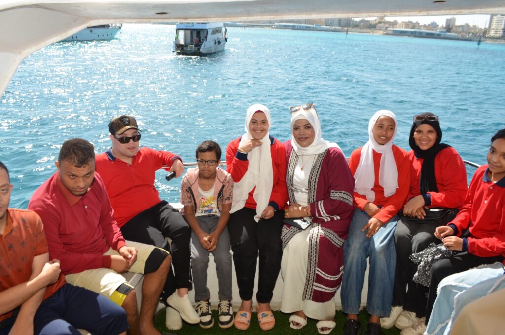 خلال رحلة ذوى الهمم علي متن يخت بحري بمدينة مرسى مطروح