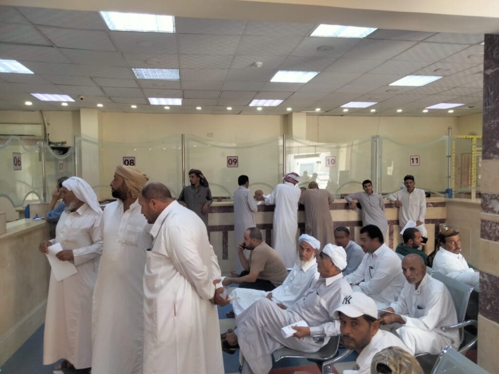 خلال استلام أهالي مطروح تصاريح صيد الطيور المهاجرة بالمركز التكنولوجي لخدمة المواطنين بمطروح