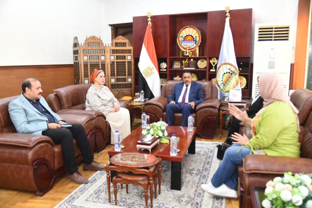 خلال مناقشة محافظ مطروح مع مسؤولي التعليم ظاهرة التسرب التعليمى