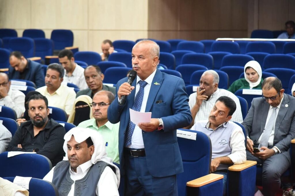 نقيب المهندسين خلال لقاء مع هيئة التخطيط العمراني بحضور محافظ مطروح بقاعة مؤتمرات محافظة مطروح