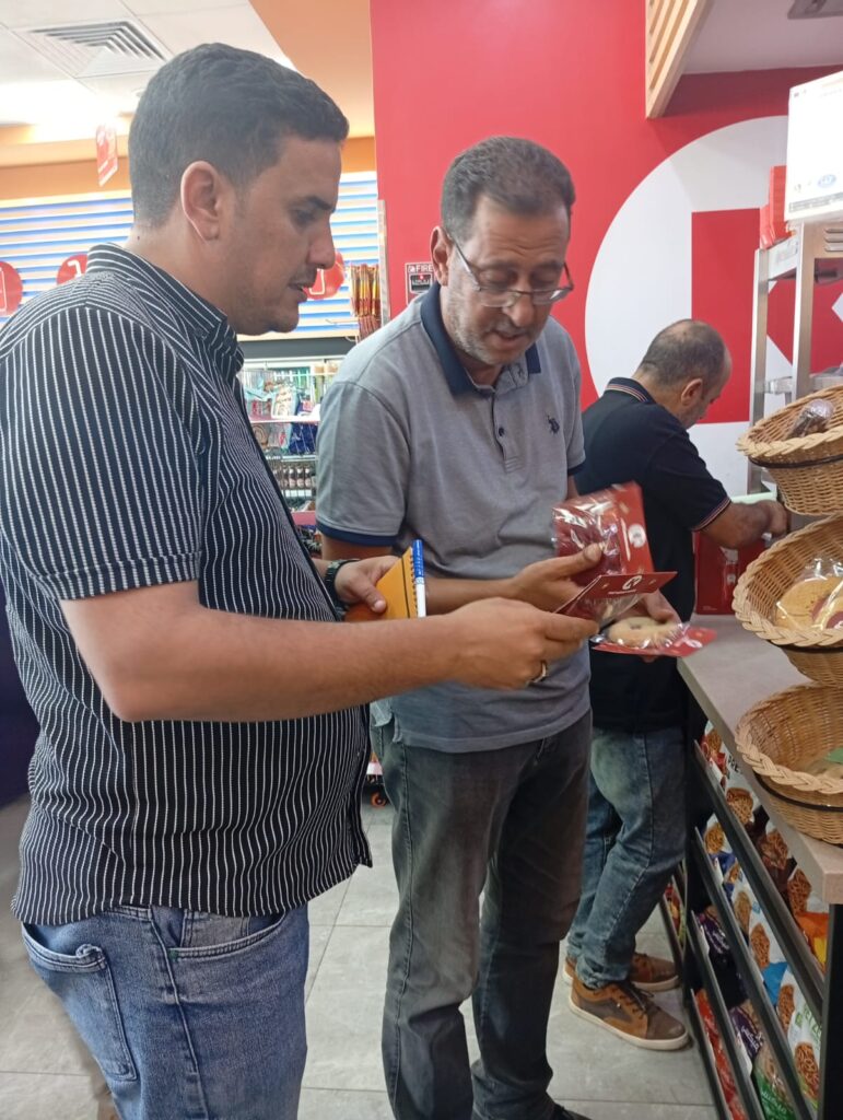 خلال عمل لجنة التفتيش علي المنشآت الغذائية بمدينة رأس الحكمة بمحافظة مطروح