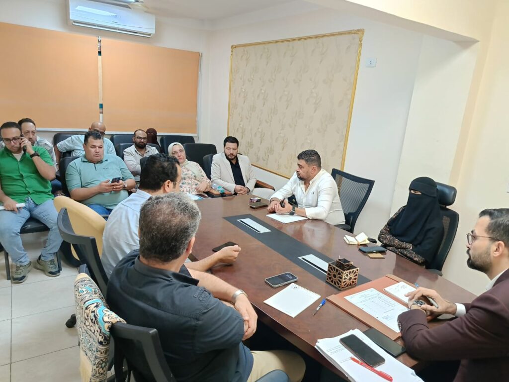 خلال اجتماع وكيل وزارة الصحة بمطروح مع قيادات ومديري المستشفيات