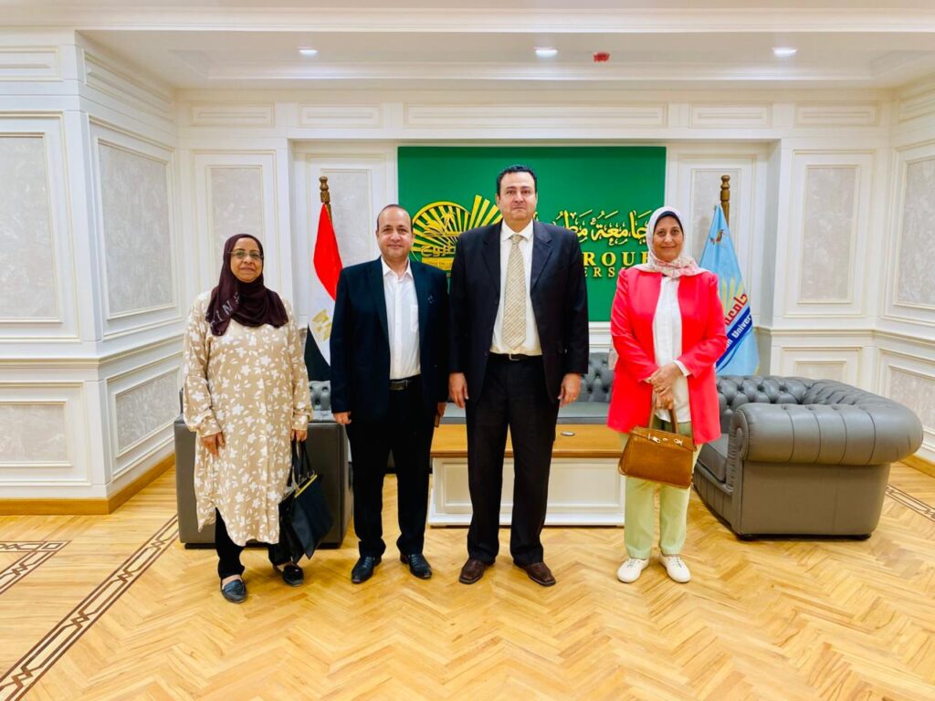 رئيس جامعة مطروح مع رئيس  قطاع الثقافة لمحافظات غرب الدلتا