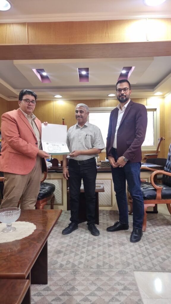 وكيل وزارة الصحة بمطروح يكرم العاملين المتميزين بمركز المعلومات