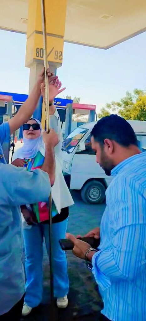 خلال حملة تموينية علي الأسواق في الضبعة وضبط جراكن سولار مجمعه لبيعها بالسوق السوداء