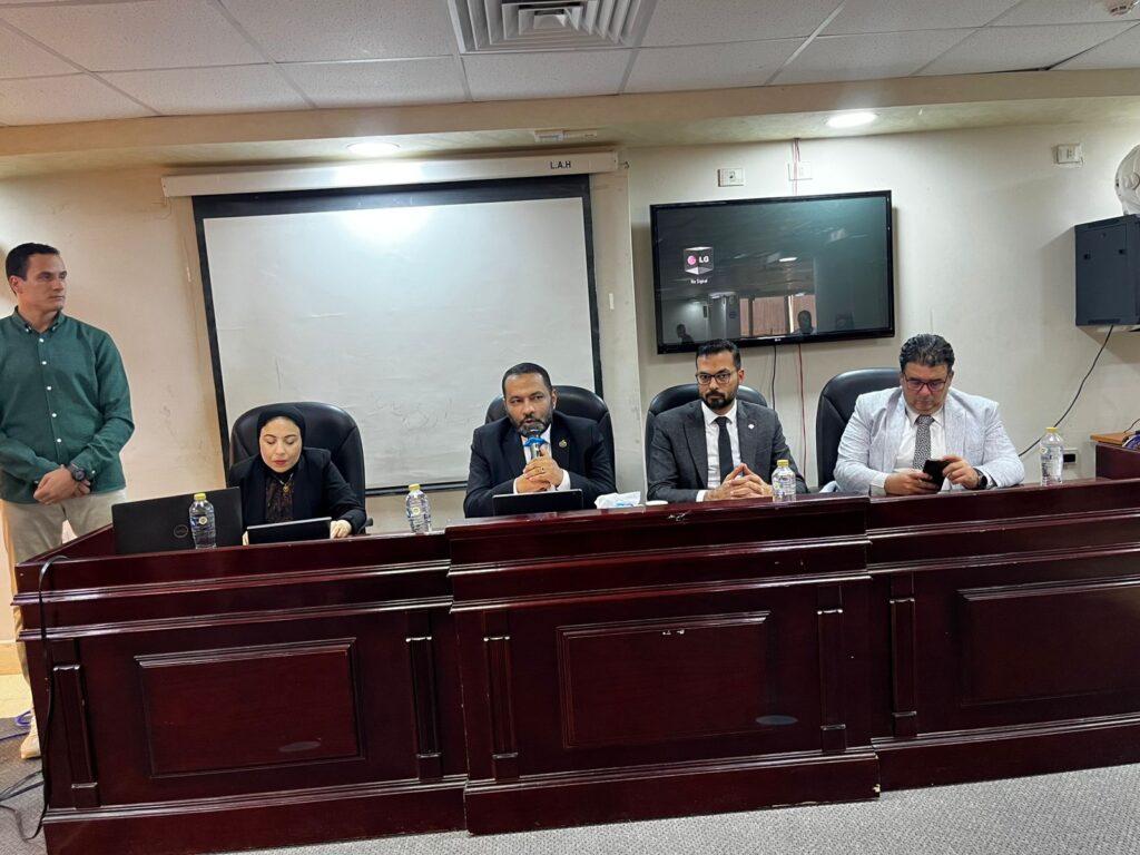 مساعد وزير الصحة خلال لقائه مع قيادات صحة مطروح والمستشفيات والإدارات الصحية