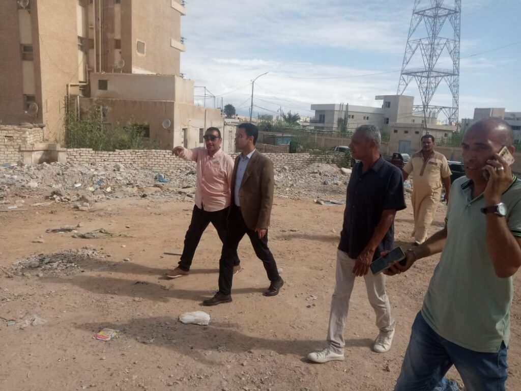 خلال حملة مكبرة للنظافة بمدينة مرسى مطروح يقودها نائب المحافظ