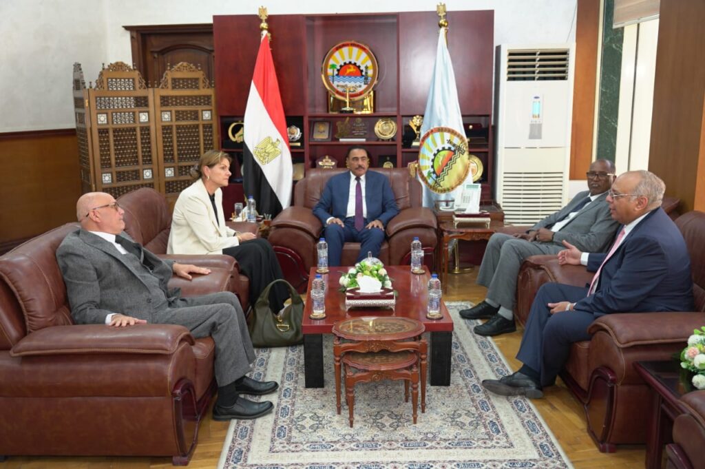 محافظ مطروح مع وفد منظمة الايفاد الدولية