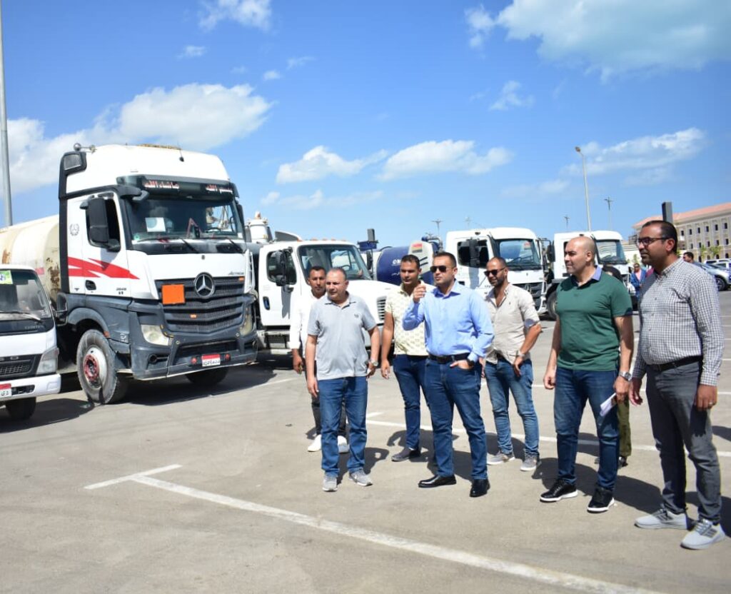 رئيس جهاز العلمين الجديدة خلال مراجعة استعدادات الفرق والمعدات استعدادا الشتاء