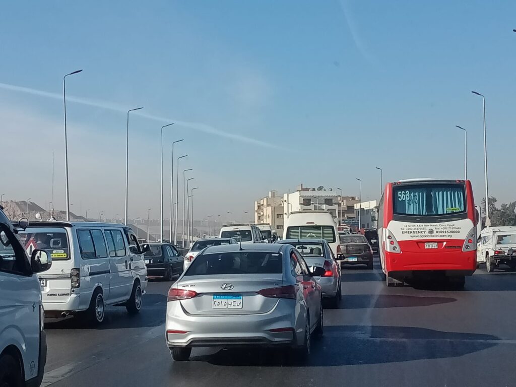 كثافات مرورية في القاهرة والجيزة خلال الذروة الصباحية