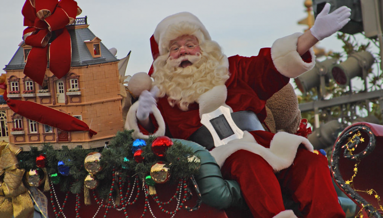 133-002253-santa-interesting-christmas-facts_700x400