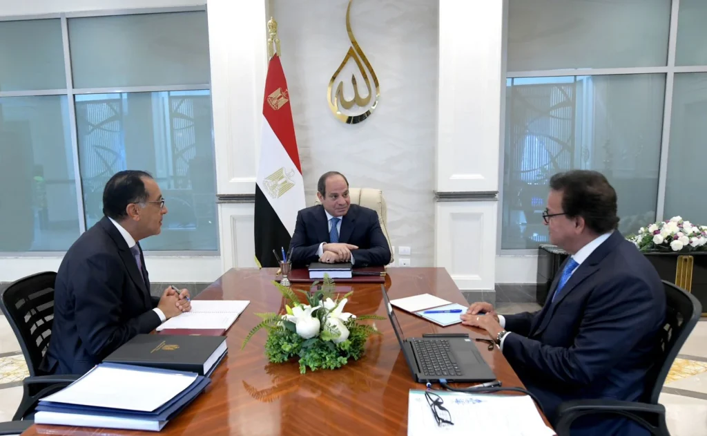 183231-لقاء-الرئيس-عبدالفتاح-السيسي-مع-رئيس-الحكومة-و-وزير-الصحة--(3)