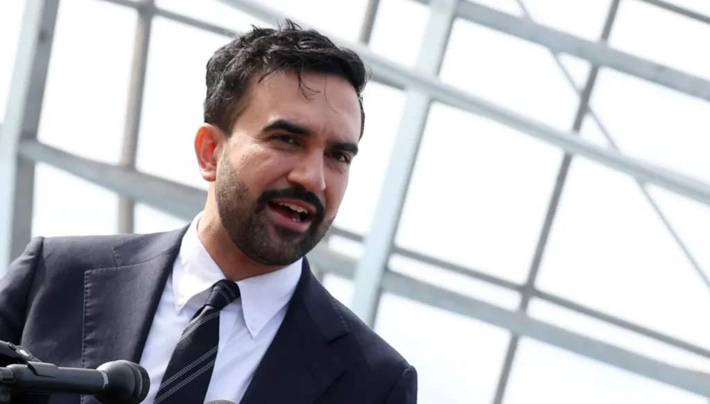 AFP__20251105__836P9UH__v1__MidRes__NewYorkCityMayorElectZohranMamdaniHoldsNewsCofer_130633